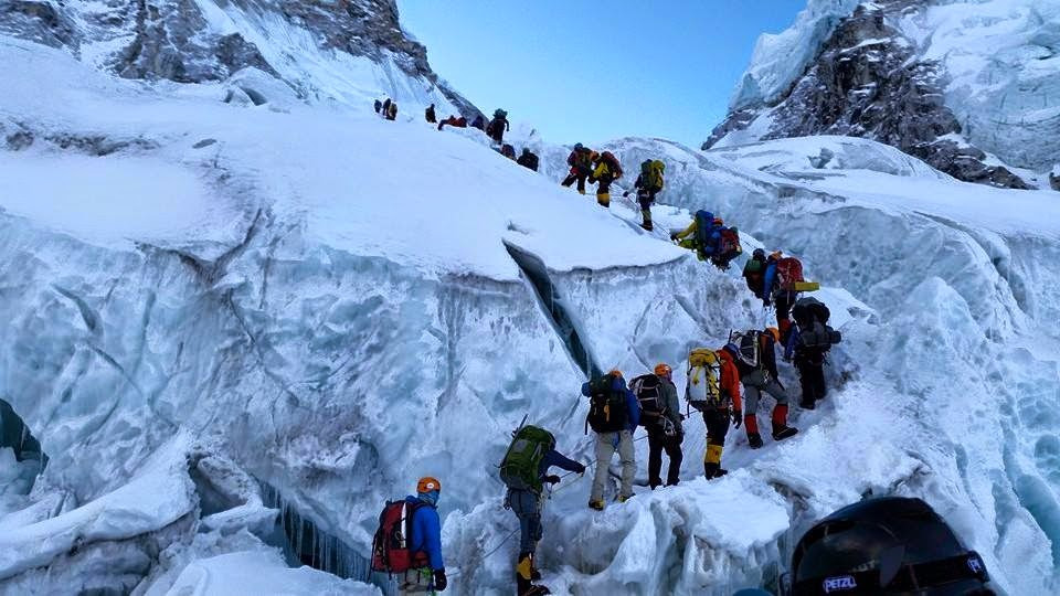 धौलागिरि आरोहण गर्न १३ पर्यटक बेसक्याम्पतर्फ